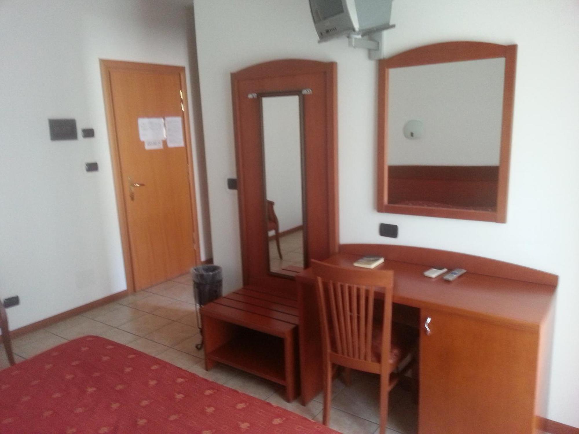 Real Asturias Hotel Acquappesa Δωμάτιο φωτογραφία