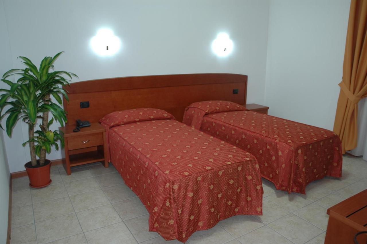 Real Asturias Hotel Acquappesa Δωμάτιο φωτογραφία